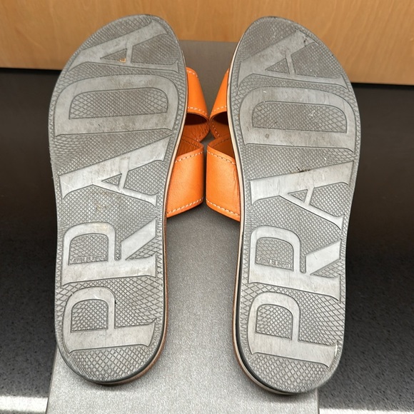 PRADA ORANGE LEATHER SLIDE SANDALS - SIZE 7.5 - Picture 5 of 7